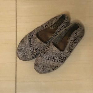 Grey Lace Toms